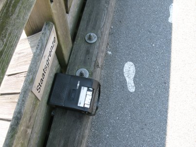 Silke Markefka und Nikolai Vogel: Nach der Grenze / Donnerstag, 31. Juli 2008, Grenzübergang zwischen Burghausen und Ach, Grenze Deutschland/Österreich Silke Markefka und Nikolai Vogel: Nach der Grenze / Donnerstag, 31. Juli 2008, Grenzübergang zwischen Burghausen und Ach, Grenze Deutschland/Österreich